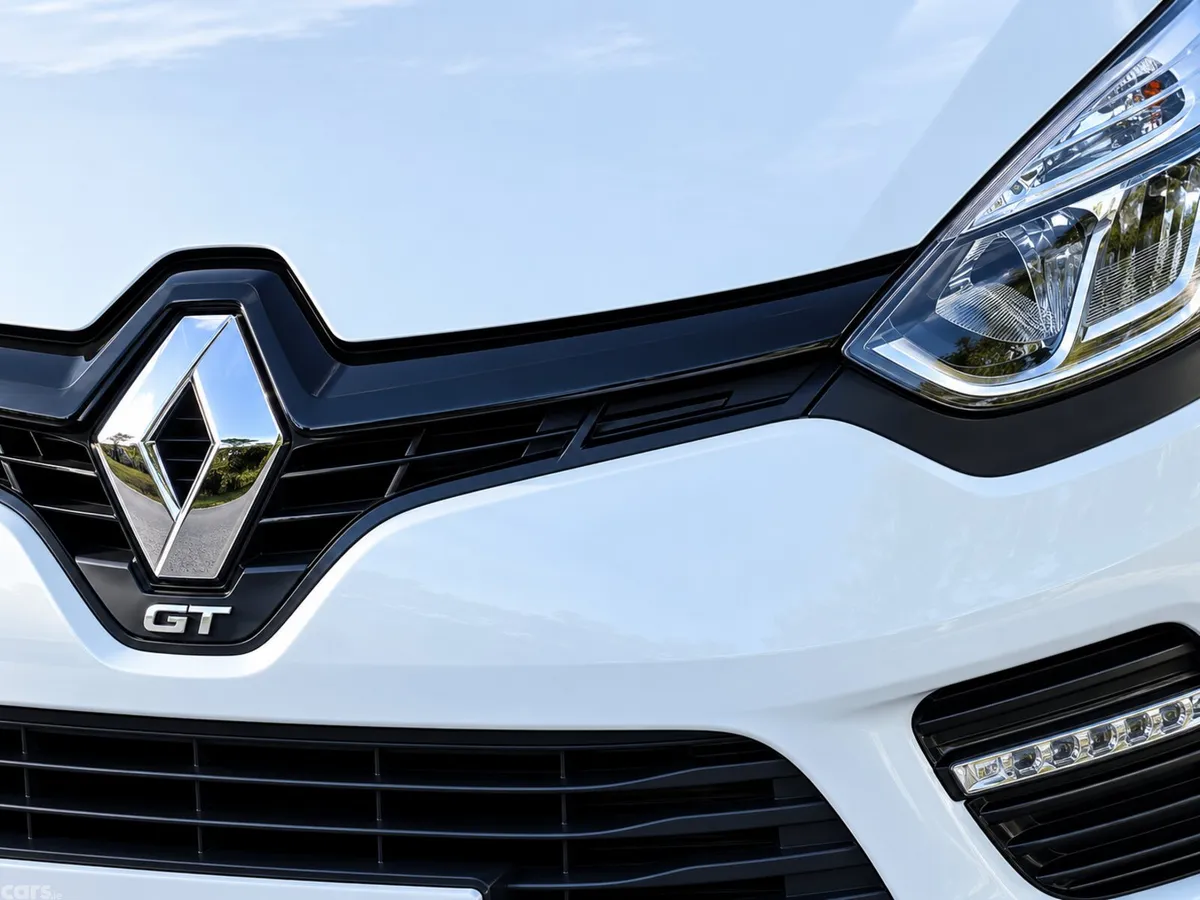 Renault Clio Hatchback, Petrol, 2015, White
