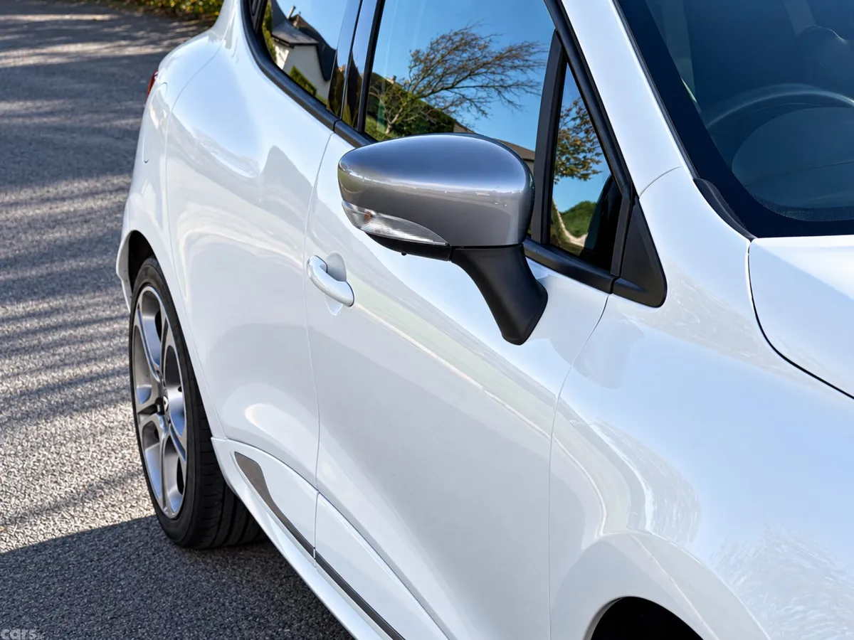 Renault Clio Hatchback, Petrol, 2015, White
