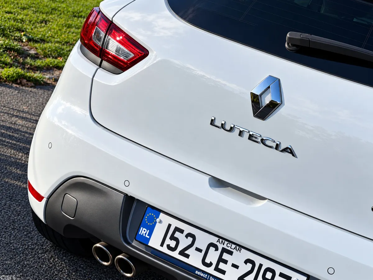 Renault Clio Hatchback, Petrol, 2015, White