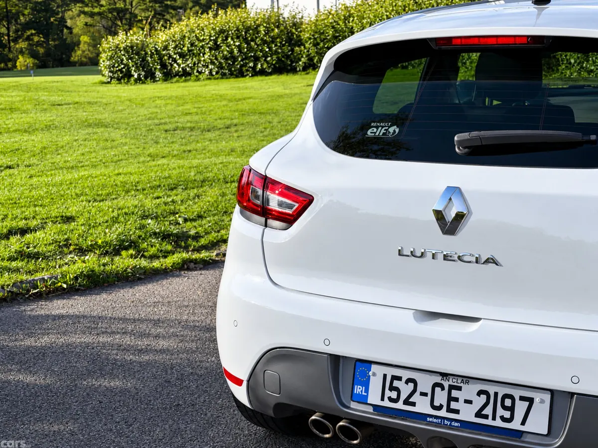 Renault Clio Hatchback, Petrol, 2015, White