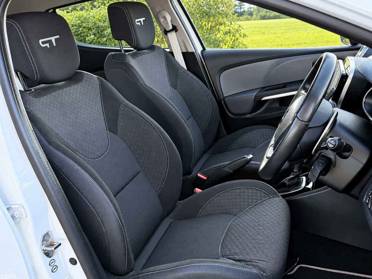 Renault Clio Hatchback, Petrol, 2015, White