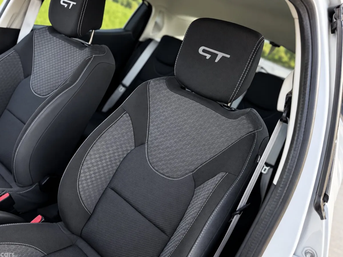 Renault Clio Hatchback, Petrol, 2015, White