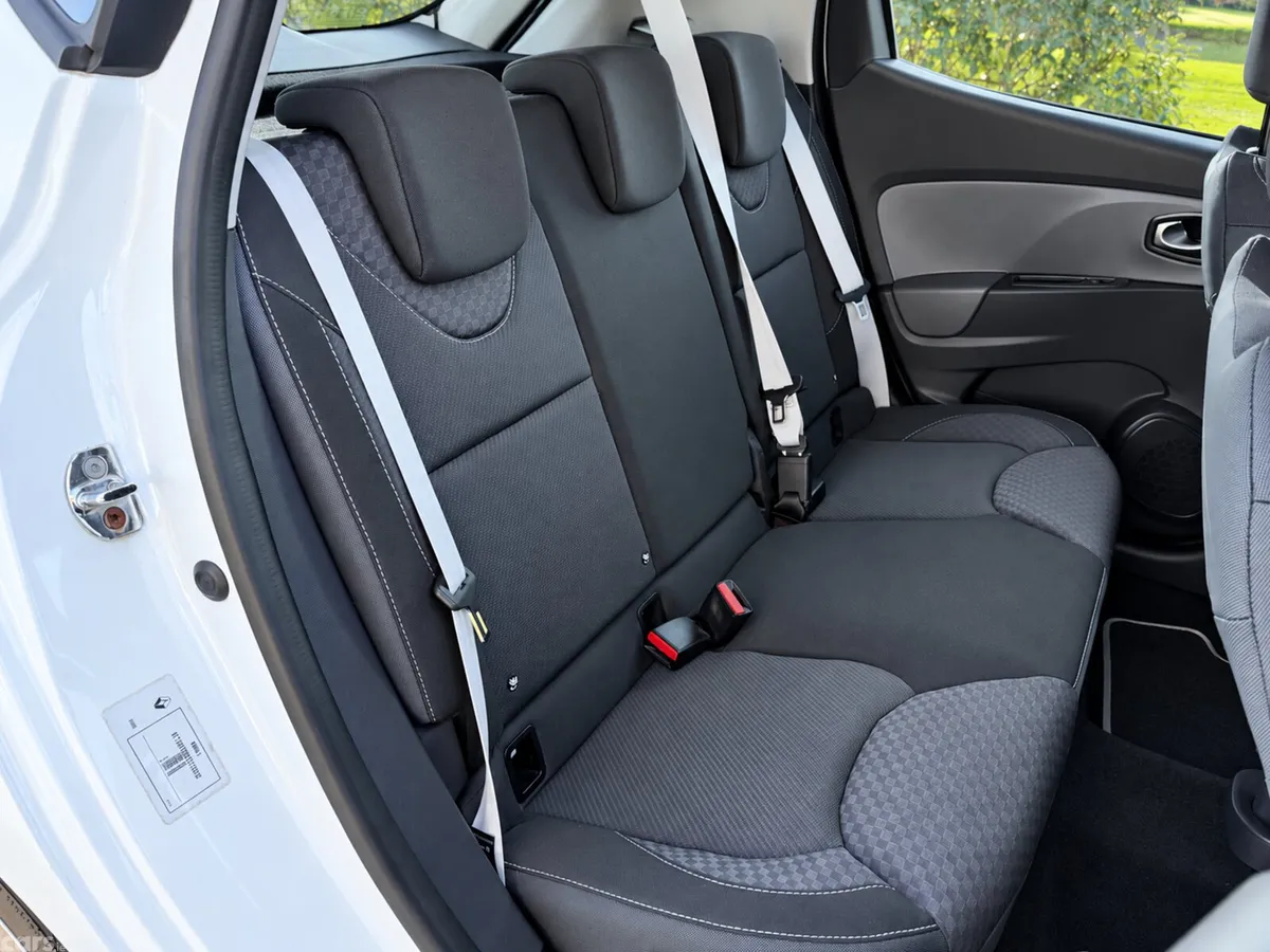 Renault Clio Hatchback, Petrol, 2015, White