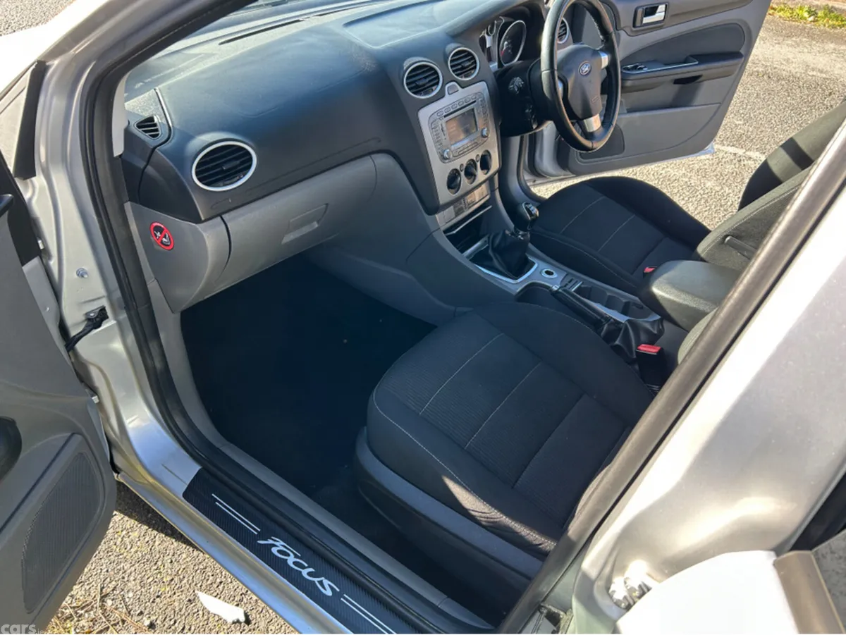 Ford Focus Hatchback, Diesel, 2011, Silver