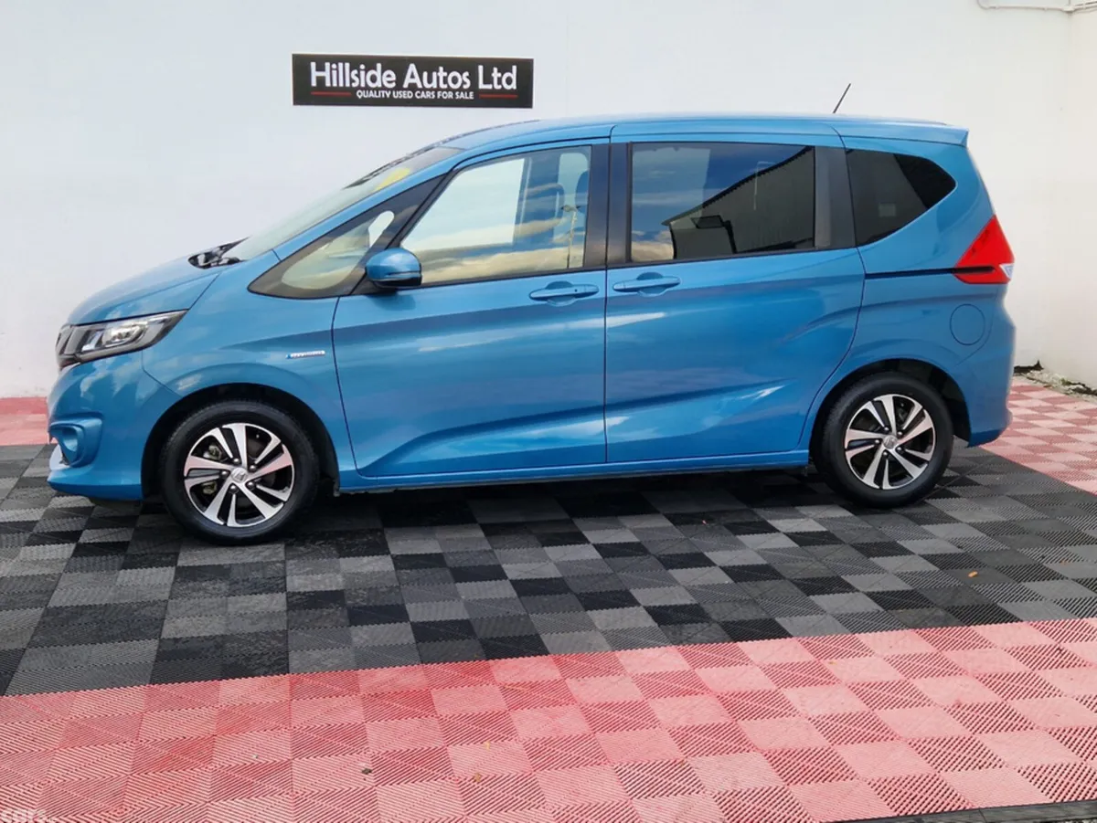 Honda Freed MPV, Petrol Hybrid, 2017, Blue