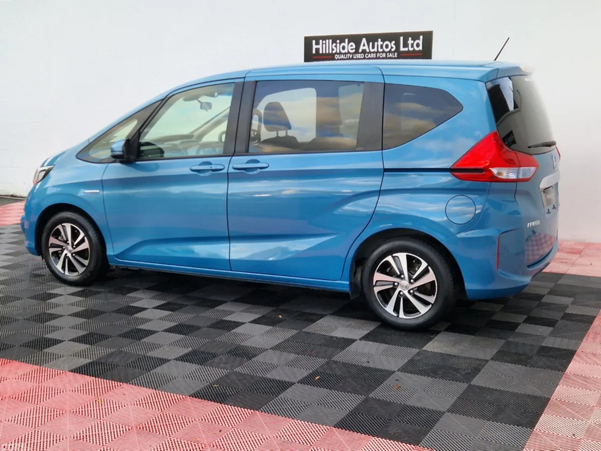 Honda Freed MPV, Petrol Hybrid, 2017, Blue