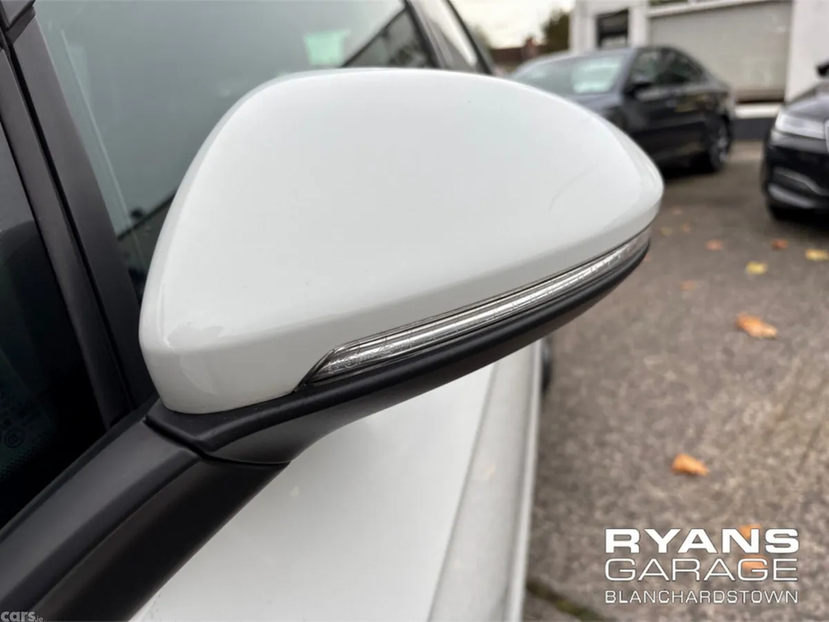 Volkswagen Golf Hatchback, Petrol, 2018, White