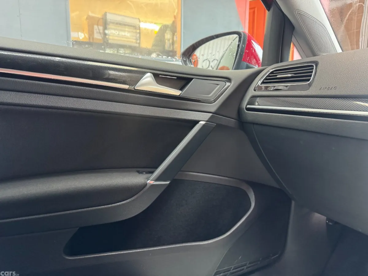 Volkswagen Golf Hatchback, Petrol, 2016, Red