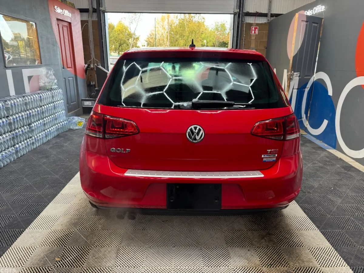 Volkswagen Golf Hatchback, Petrol, 2016, Red