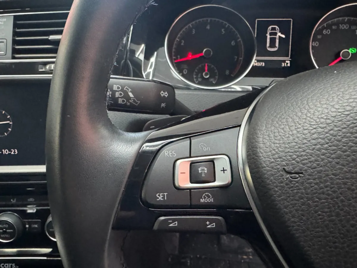Volkswagen Golf Hatchback, Petrol, 2016, Red