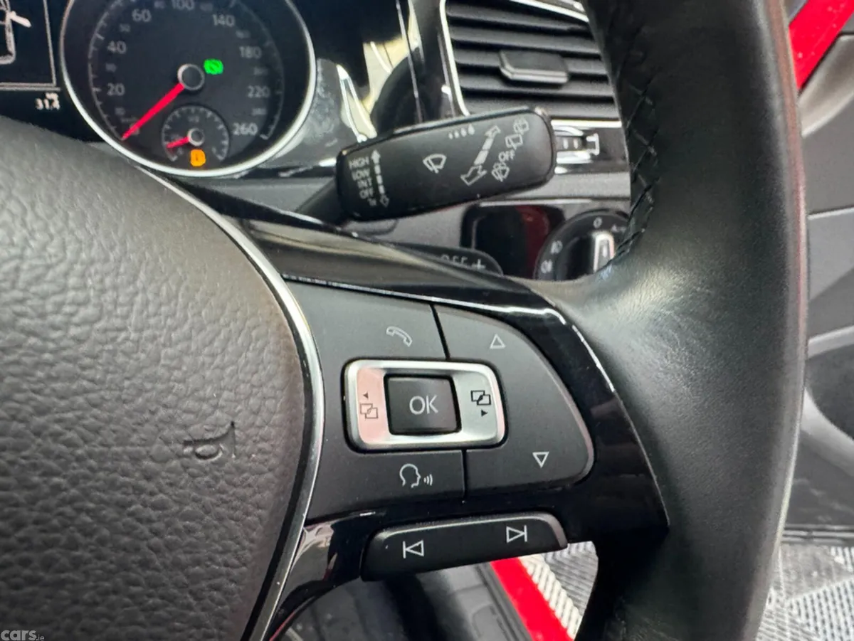 Volkswagen Golf Hatchback, Petrol, 2016, Red