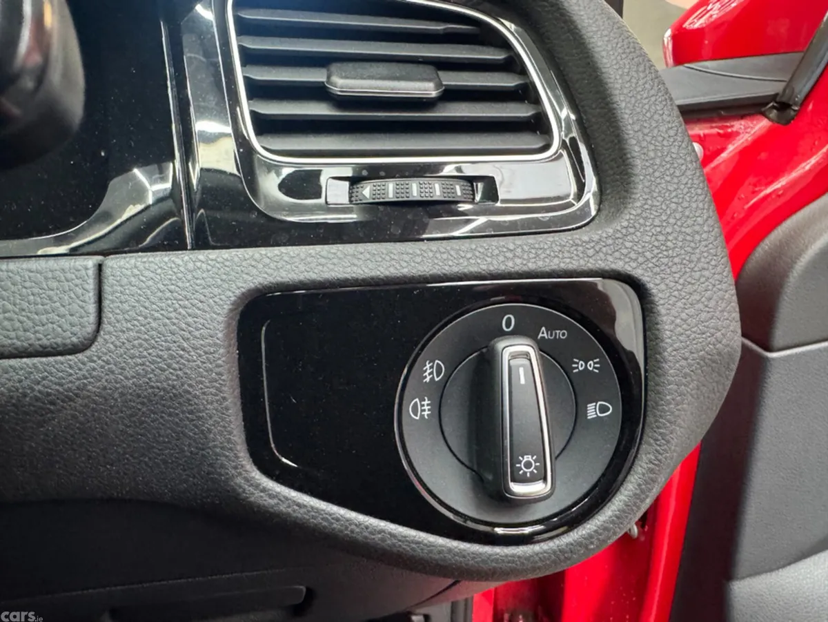Volkswagen Golf Hatchback, Petrol, 2016, Red