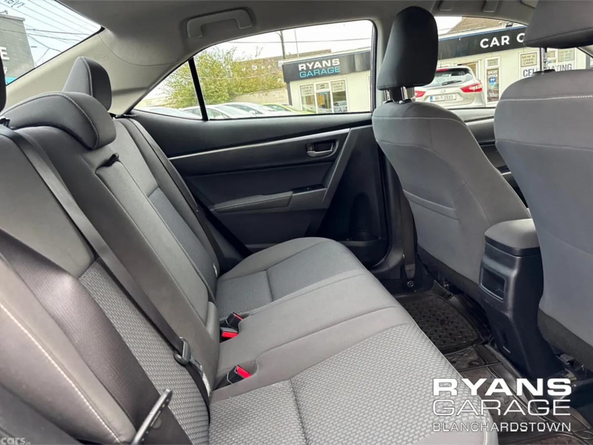 Toyota Corolla Saloon, Petrol, 2017, Grey
