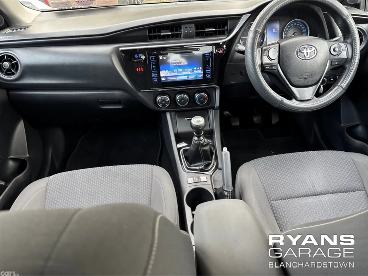 Toyota Corolla Saloon, Petrol, 2017, Grey