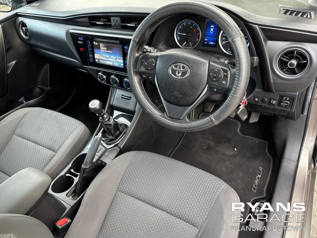 Toyota Corolla Saloon, Petrol, 2017, Grey