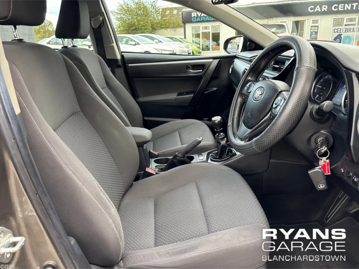 Toyota Corolla Saloon, Petrol, 2017, Grey