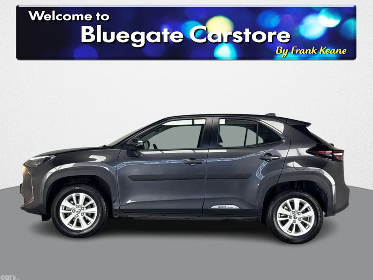 Toyota Yaris Cross Hatchback, Petrol Hybrid, 2023, Grey