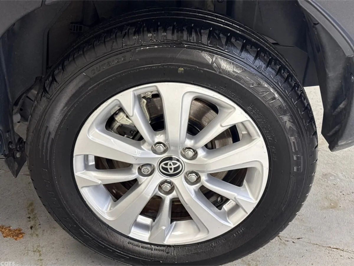 Toyota Yaris Cross Hatchback, Petrol Hybrid, 2023, Grey