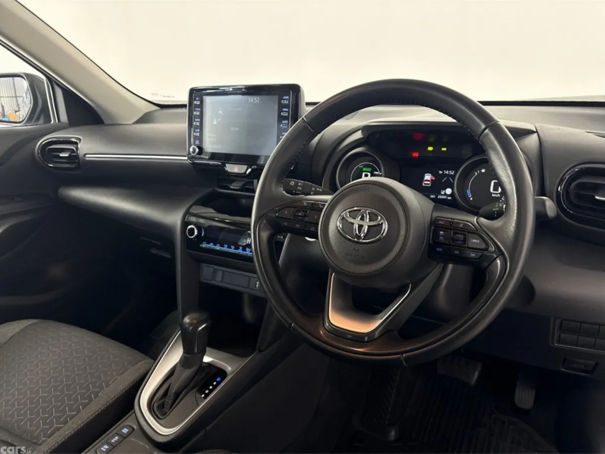 Toyota Yaris Cross Hatchback, Petrol Hybrid, 2023, Grey