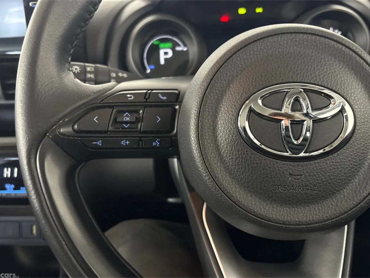 Toyota Yaris Cross Hatchback, Petrol Hybrid, 2023, Grey
