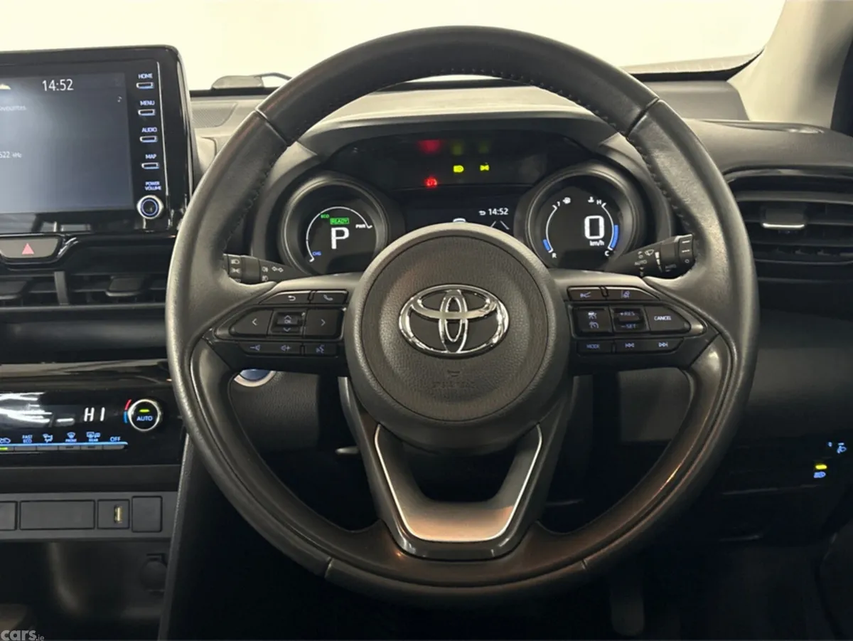 Toyota Yaris Cross Hatchback, Petrol Hybrid, 2023, Grey