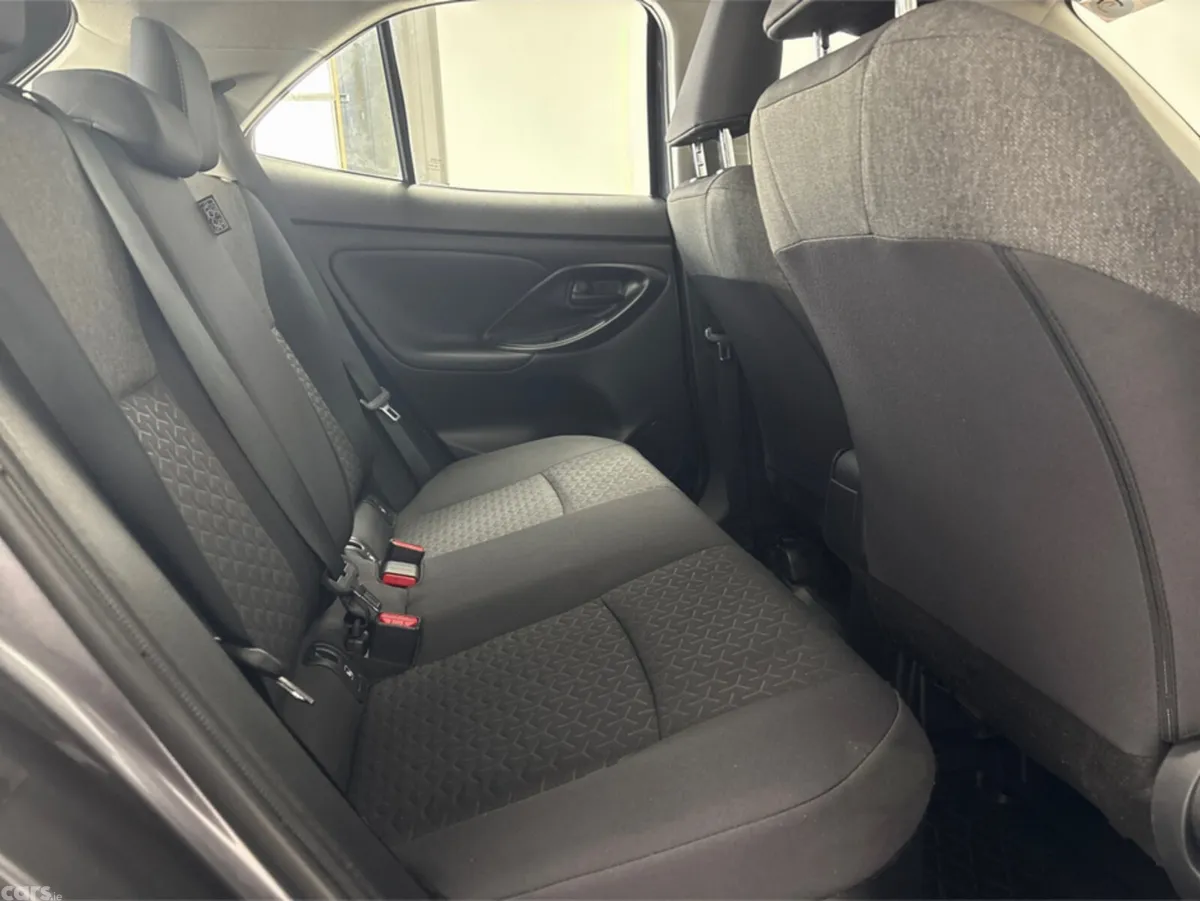 Toyota Yaris Cross Hatchback, Petrol Hybrid, 2023, Grey