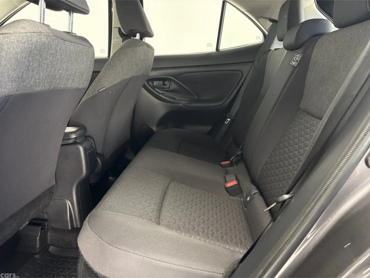 Toyota Yaris Cross Hatchback, Petrol Hybrid, 2023, Grey