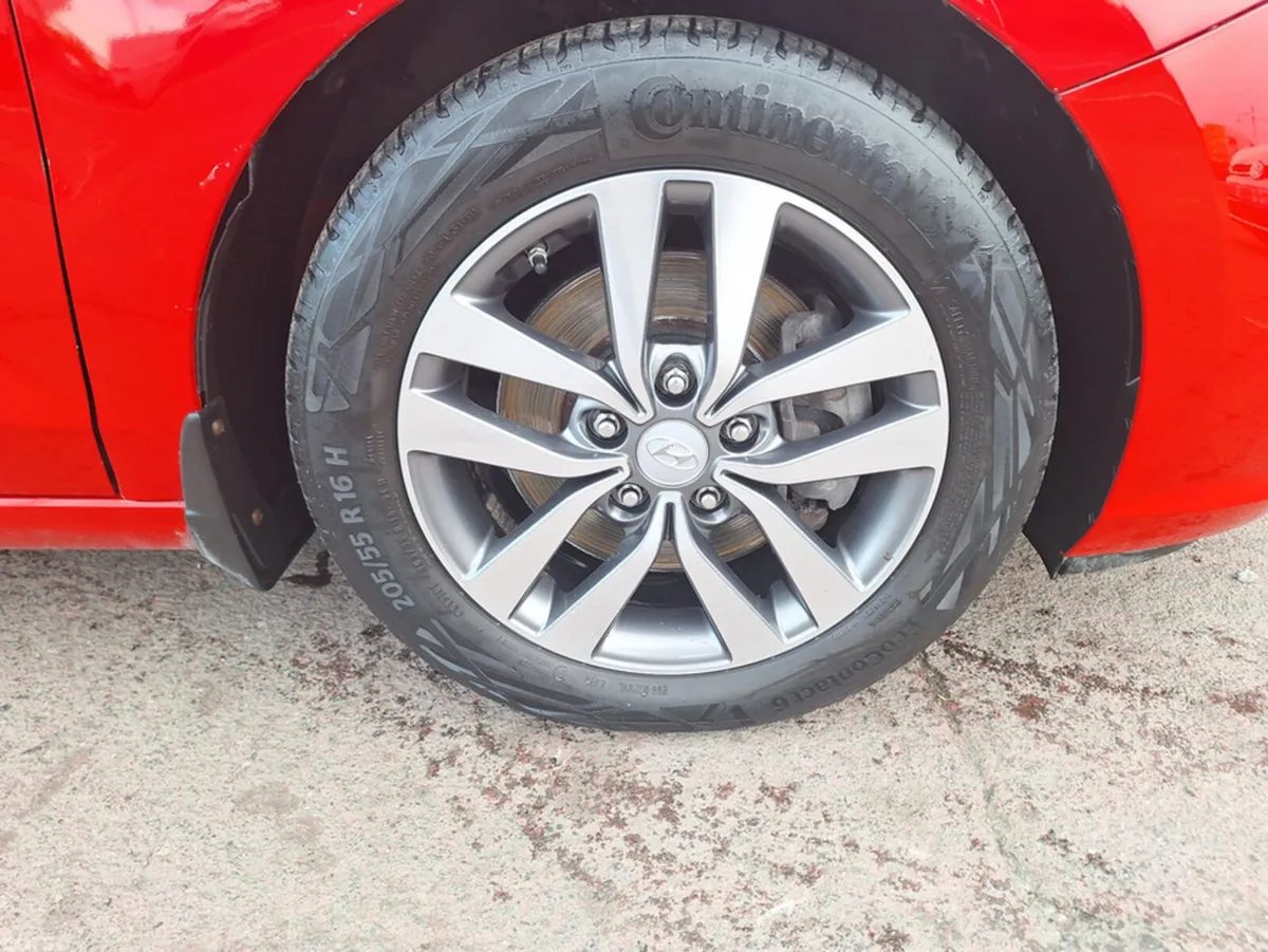 Hyundai i30 Hatchback, Petrol, 2017, Red