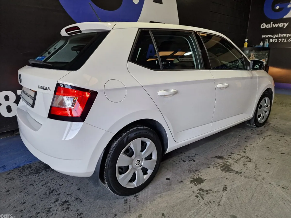 Skoda Fabia Hatchback, Petrol, 2016, White