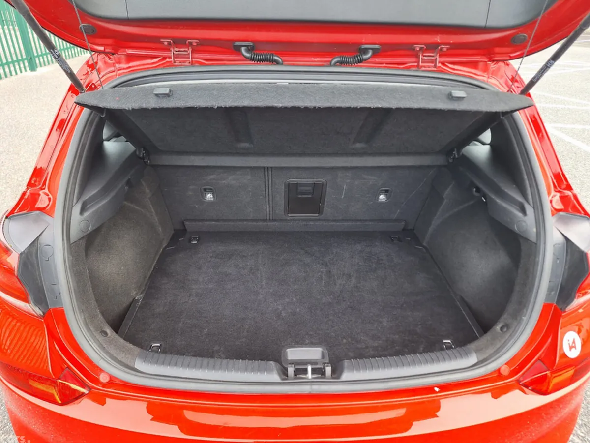 Hyundai i30 Hatchback, Petrol, 2017, Red