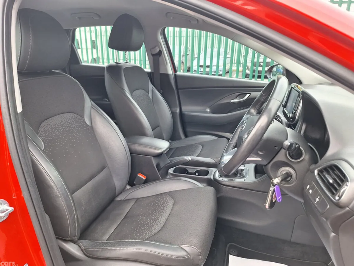 Hyundai i30 Hatchback, Petrol, 2017, Red