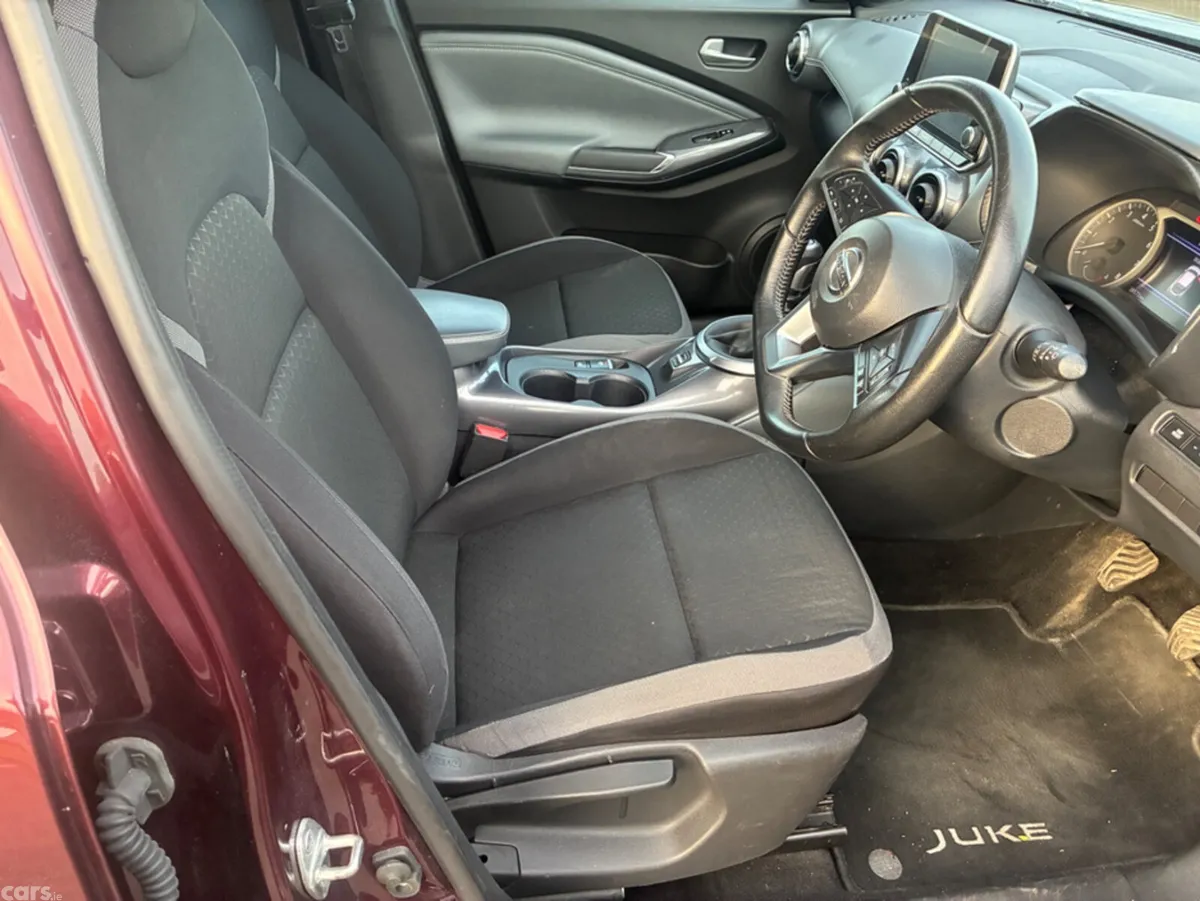 Nissan Juke MPV, Petrol, 2021, Red