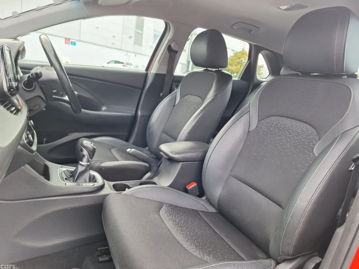 Hyundai i30 Hatchback, Petrol, 2017, Red