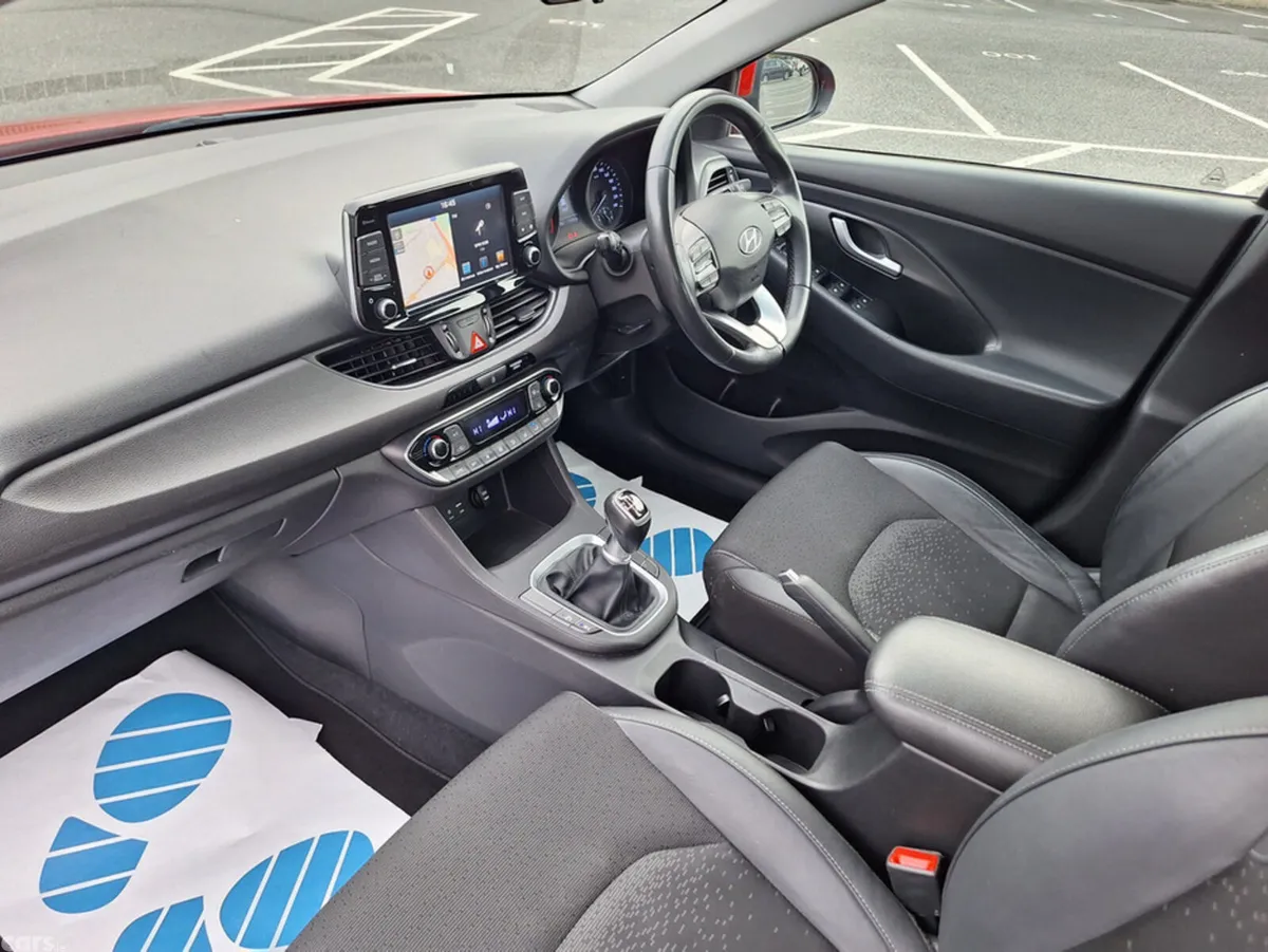 Hyundai i30 Hatchback, Petrol, 2017, Red