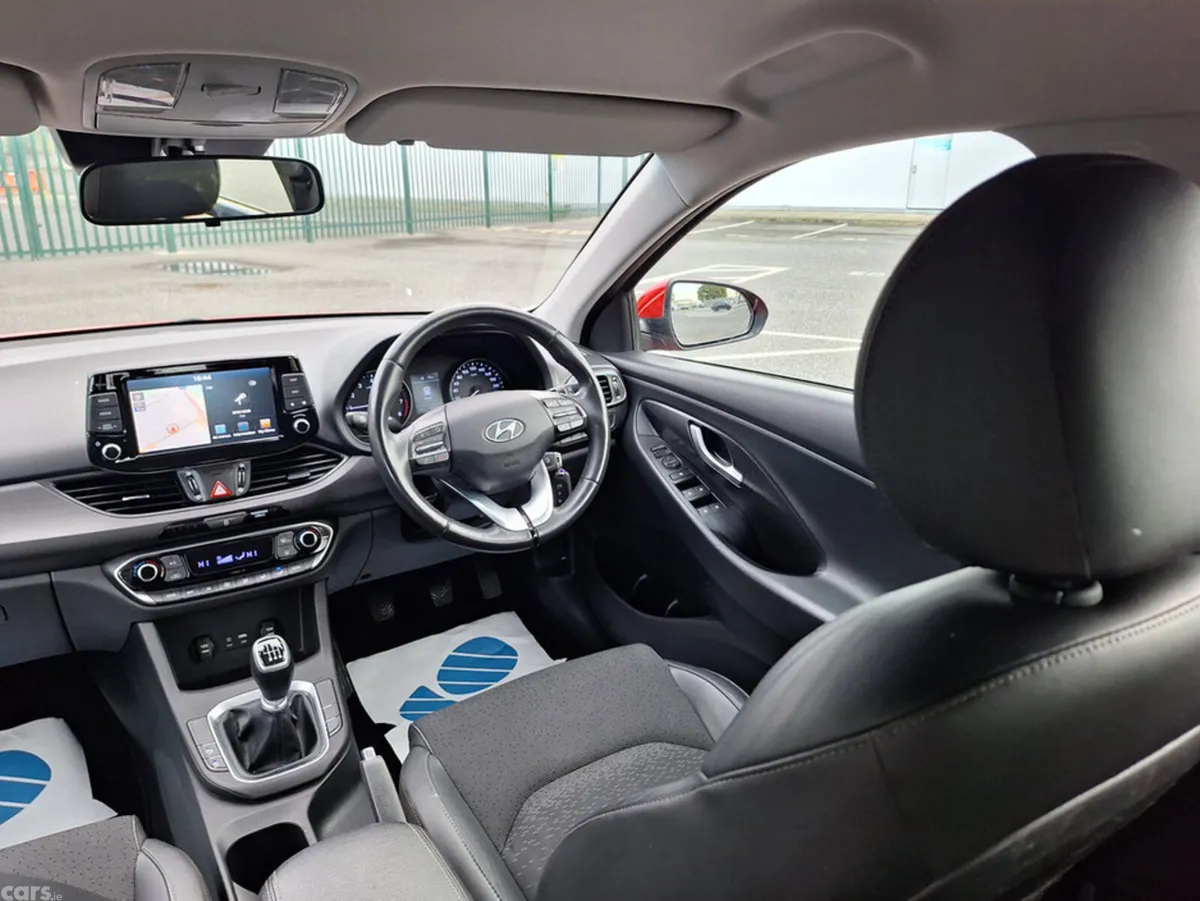 Hyundai i30 Hatchback, Petrol, 2017, Red