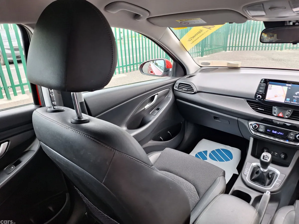 Hyundai i30 Hatchback, Petrol, 2017, Red