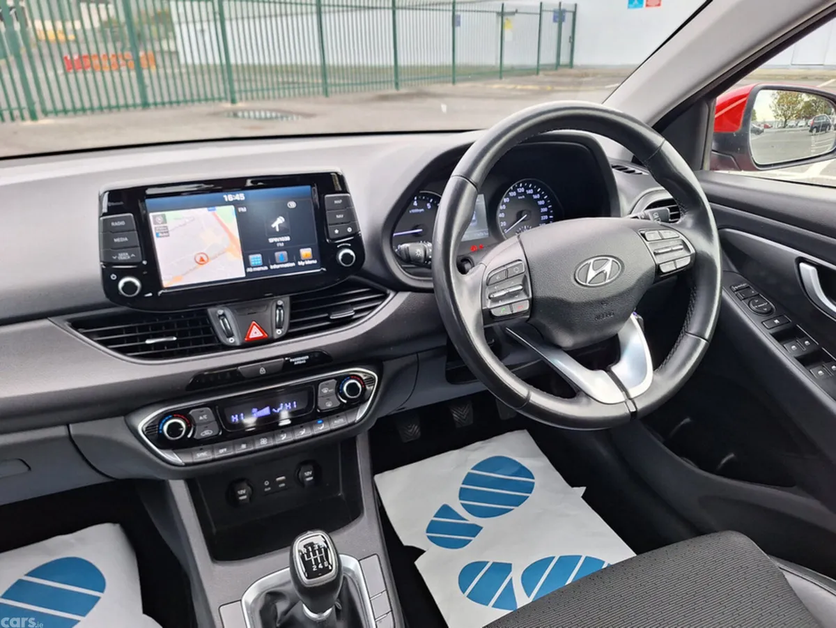 Hyundai i30 Hatchback, Petrol, 2017, Red