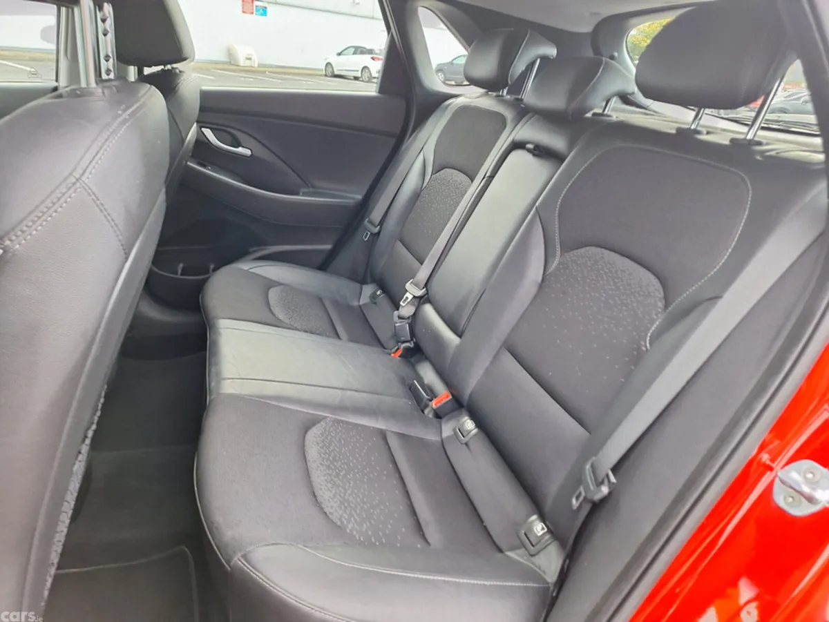 Hyundai i30 Hatchback, Petrol, 2017, Red