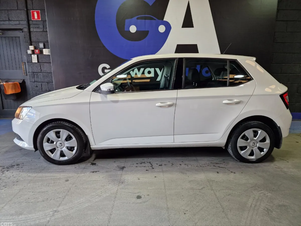 Skoda Fabia Hatchback, Petrol, 2016, White