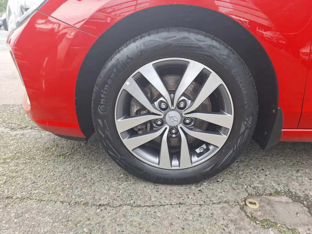 Hyundai i30 Hatchback, Petrol, 2017, Red