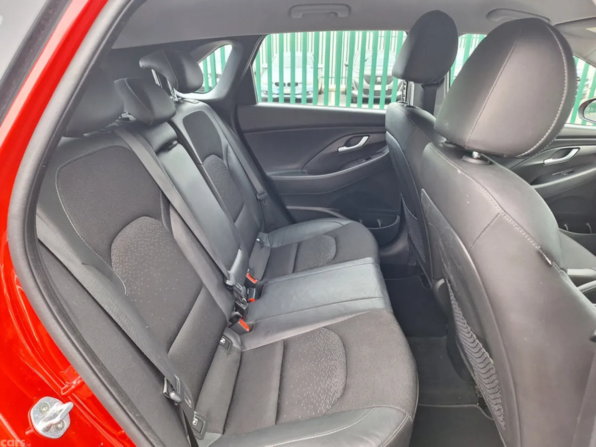 Hyundai i30 Hatchback, Petrol, 2017, Red