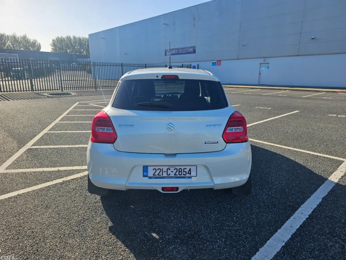 Suzuki Swift Hatchback, Petrol, 2022, White