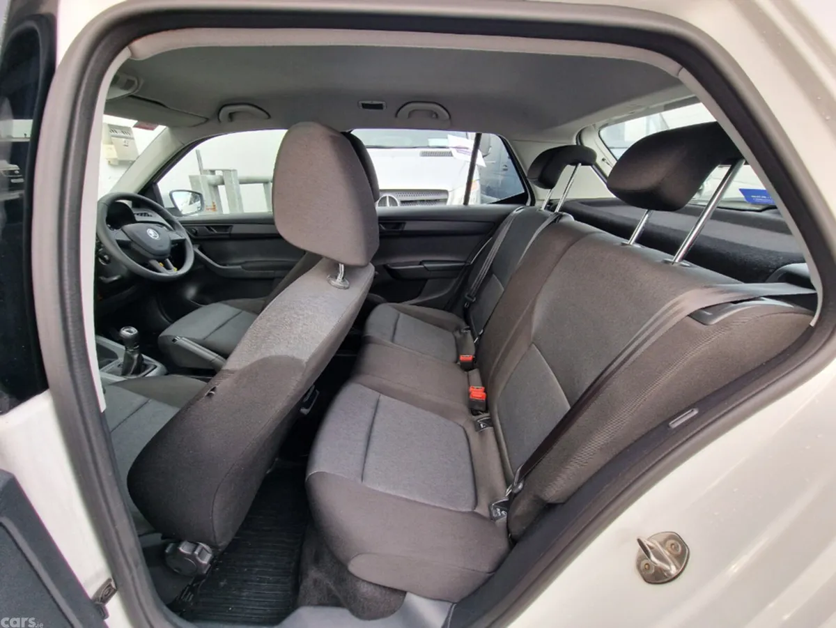 Skoda Fabia Hatchback, Petrol, 2016, White