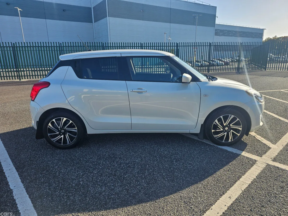 Suzuki Swift Hatchback, Petrol, 2022, White