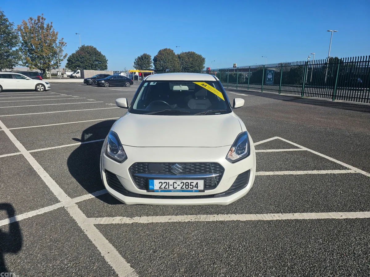 Suzuki Swift Hatchback, Petrol, 2022, White