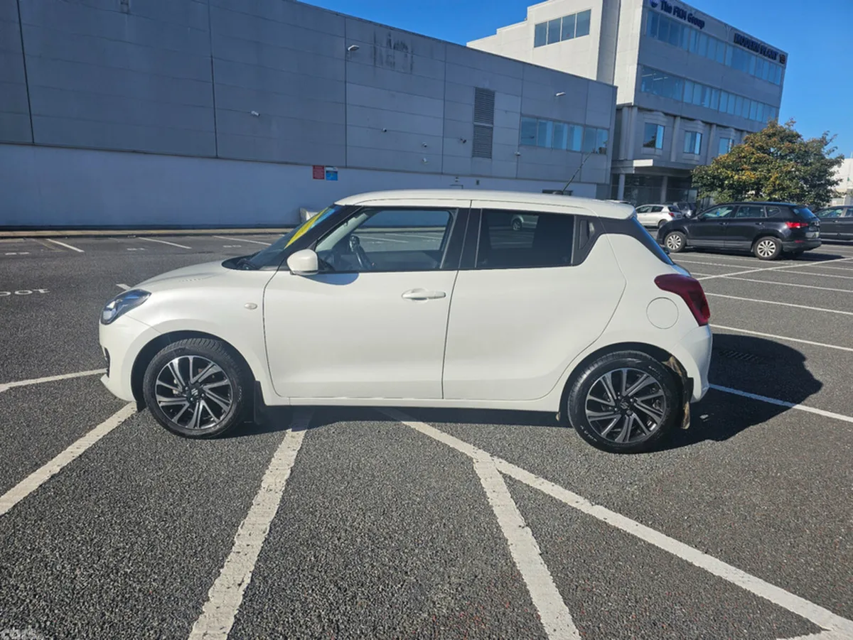 Suzuki Swift Hatchback, Petrol, 2022, White