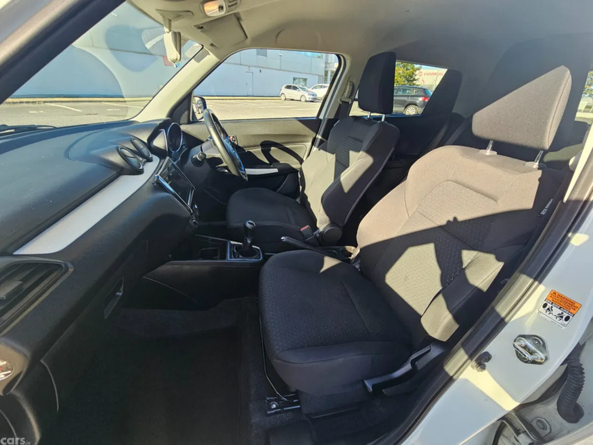 Suzuki Swift Hatchback, Petrol, 2022, White