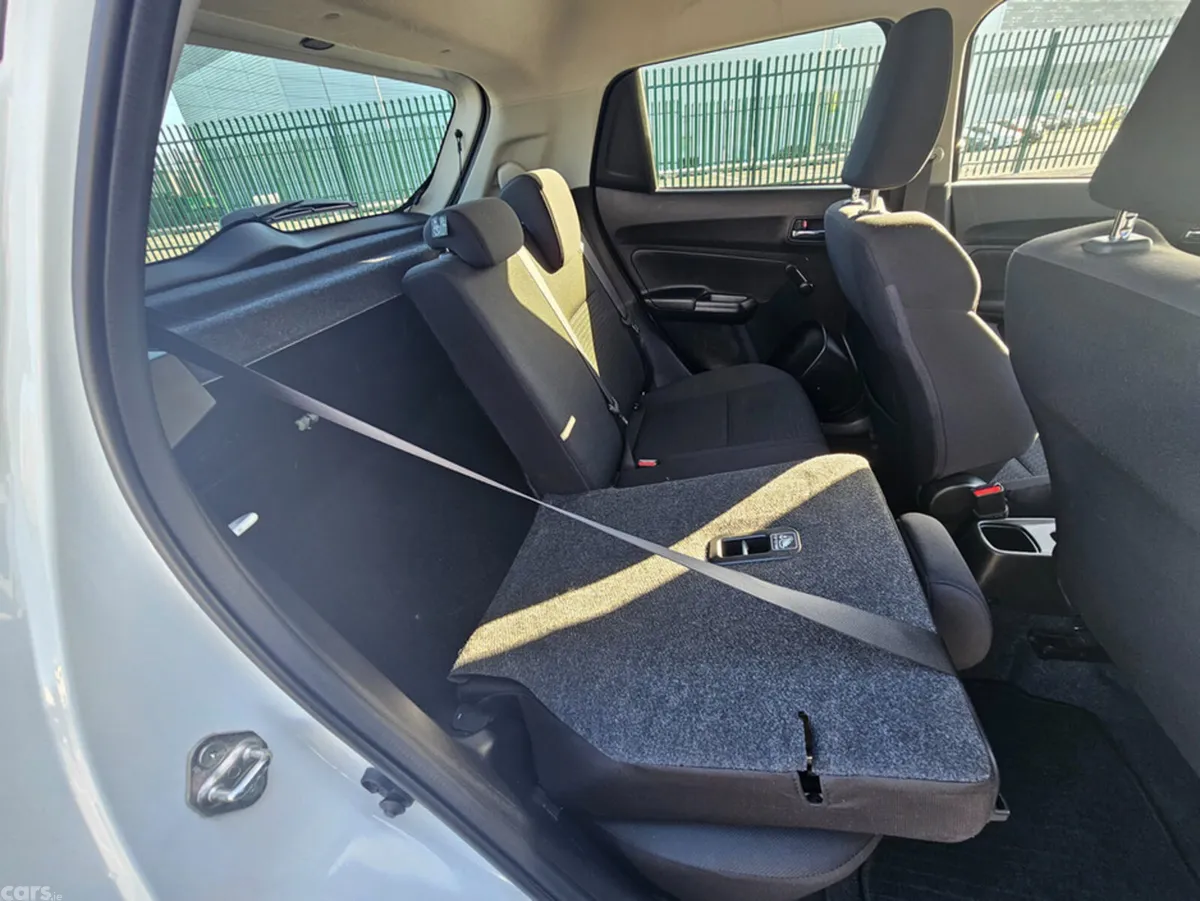 Suzuki Swift Hatchback, Petrol, 2022, White