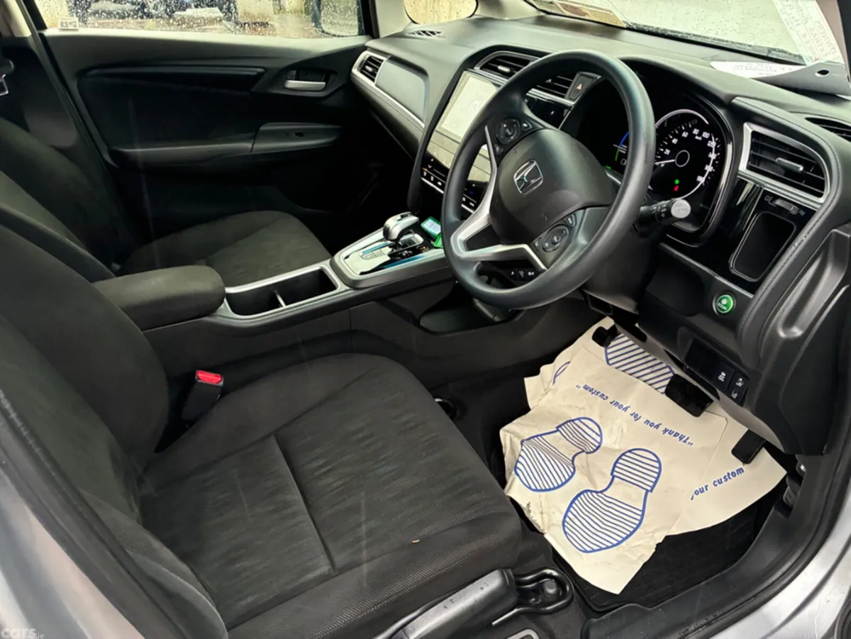 Honda Shuttle Estate, Petrol Hybrid, 2020, Silver