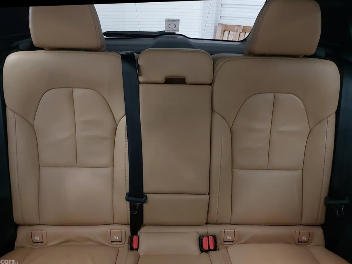 Volvo XC40 SUV, Petrol Plug-in Hybrid, 2022, Black